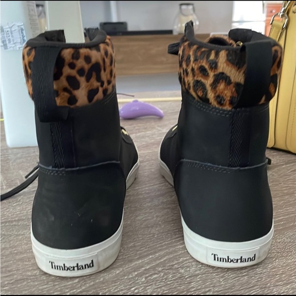 Timberland Women Ankle Boots Skyla Bay Boot US 10M Black Leather Cheetah - Picture 2 of 4
